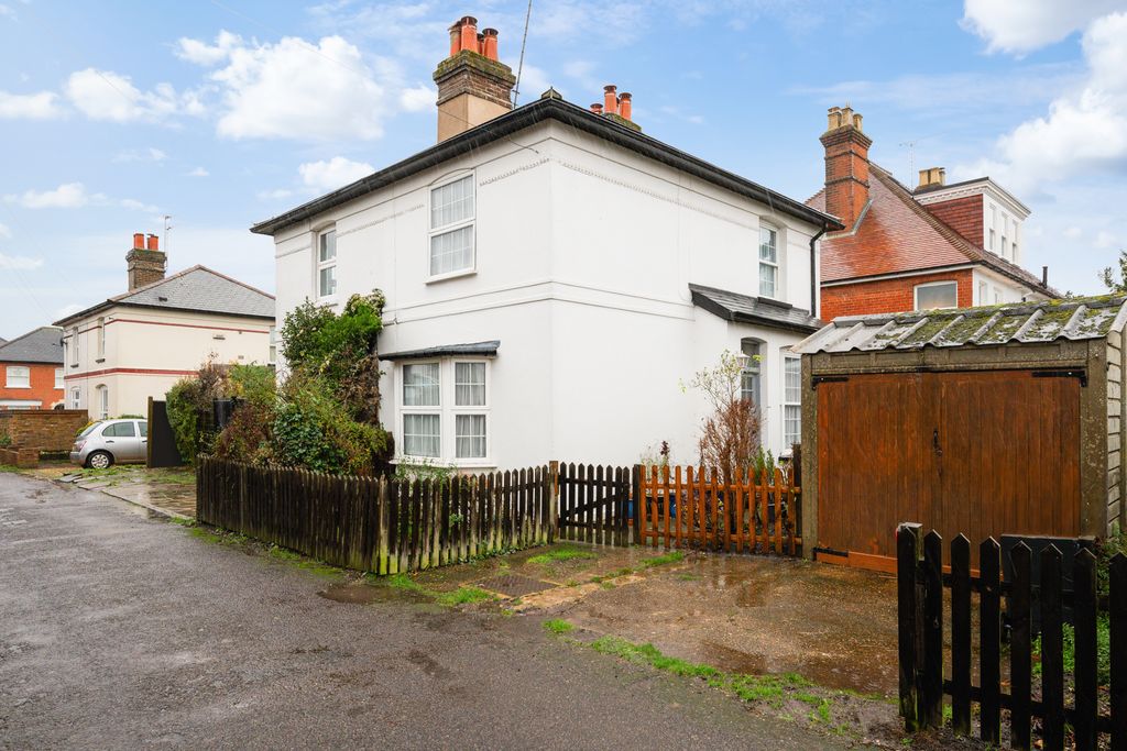 Property photo 1 of 13 2 Bedroom House For Sale