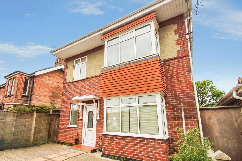 Property photo 1 of 9 Photo 10