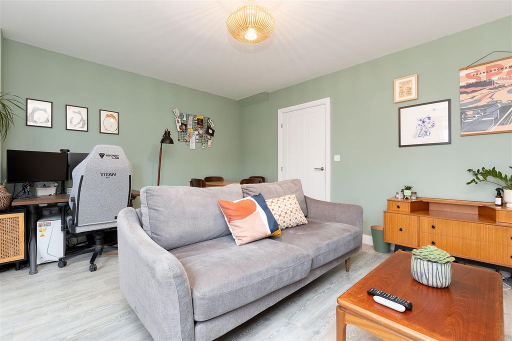 Property photo 2 of 19 Lounge/Diner