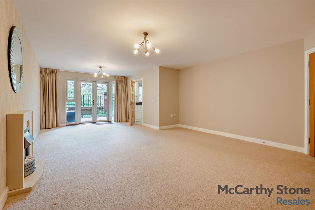 Property photo 3 of 19 Living Room