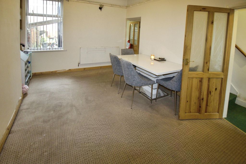 Property photo 3 of 15 Reception 2