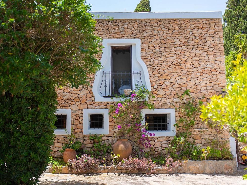 Property photo 2 of 50