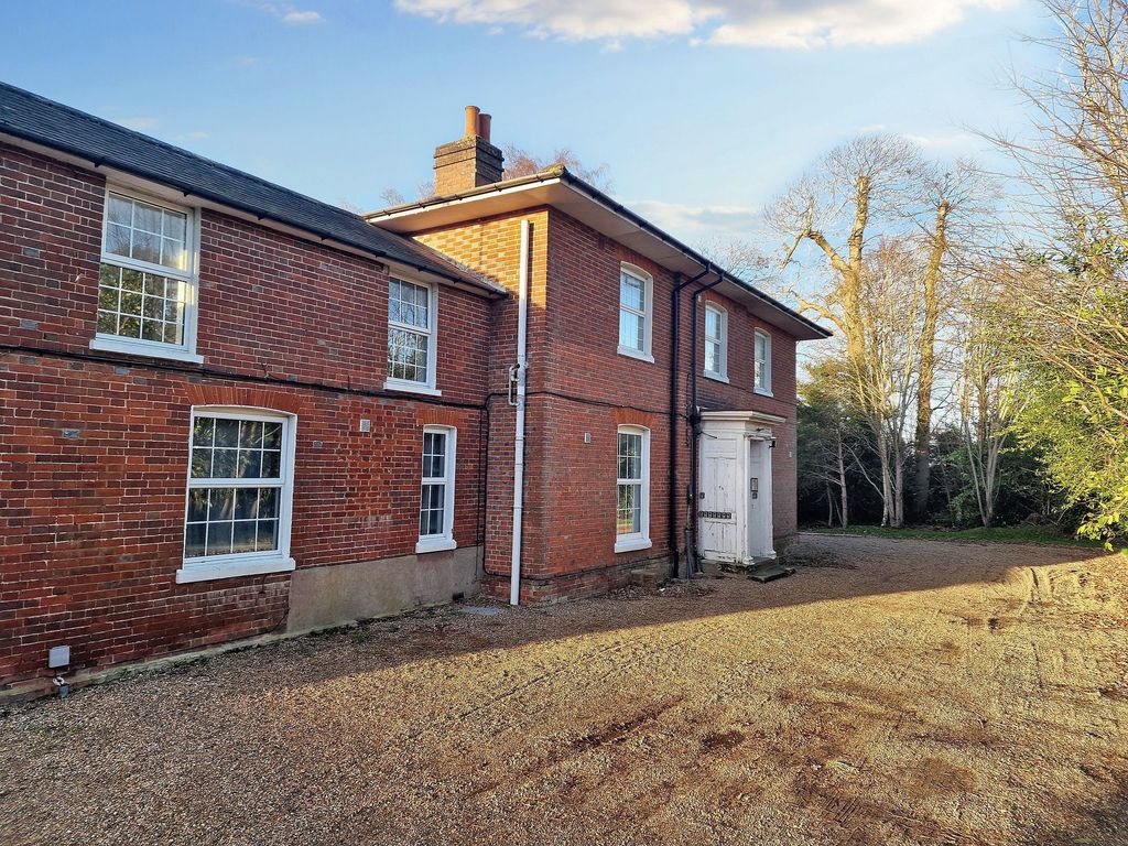 Property photo 1 of 5