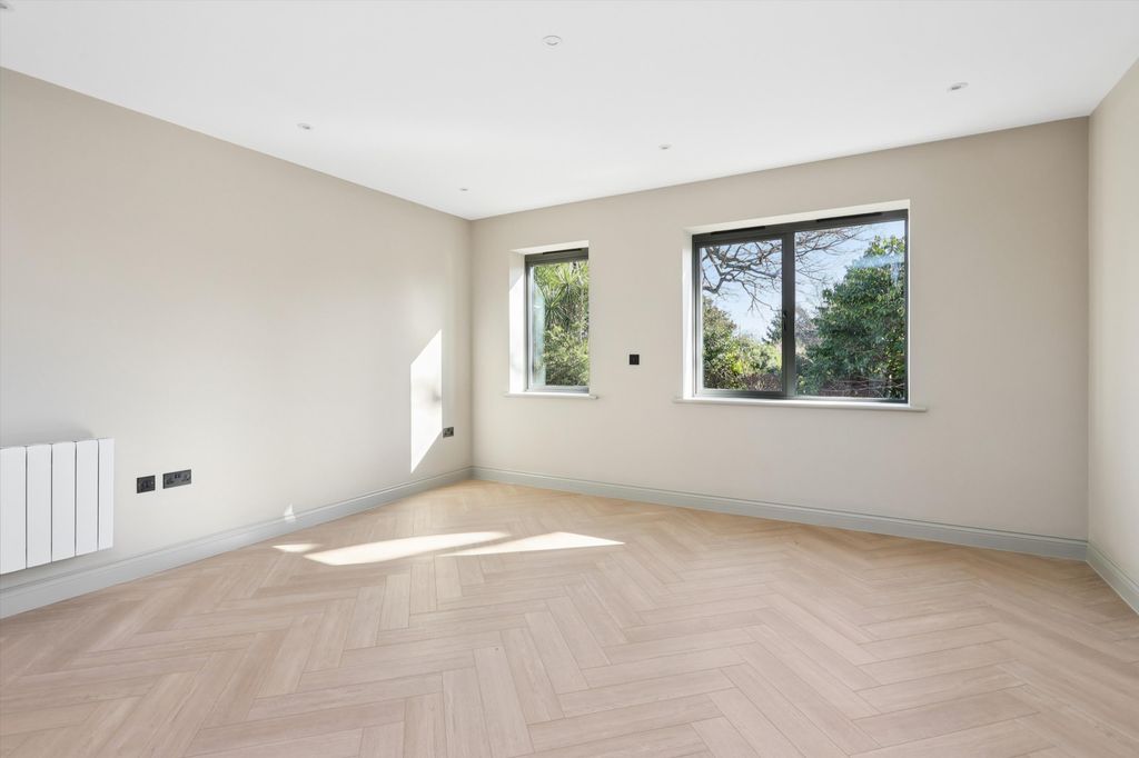 Property photo 1 of 10 Image