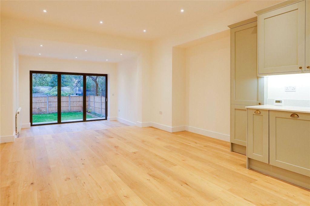 Property photo 2 of 21 Picture No. 12