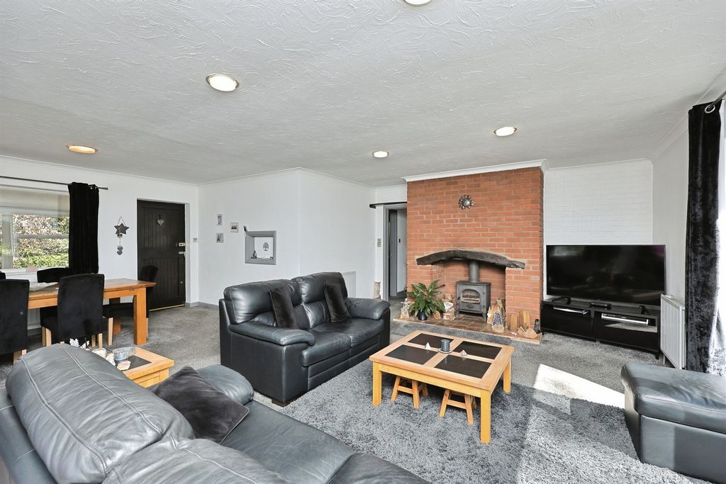 Property photo 2 of 25