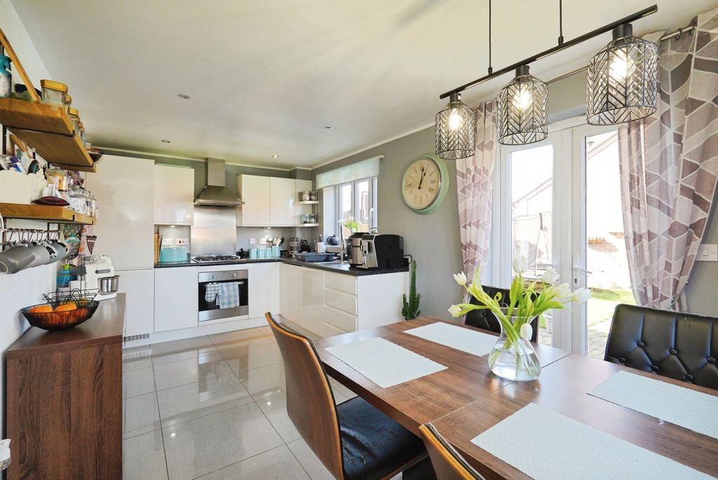 Property photo 2 of 20 Kitchen/Diner