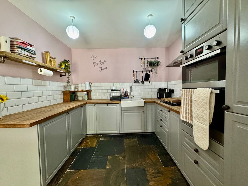 Property photo 3 of 43