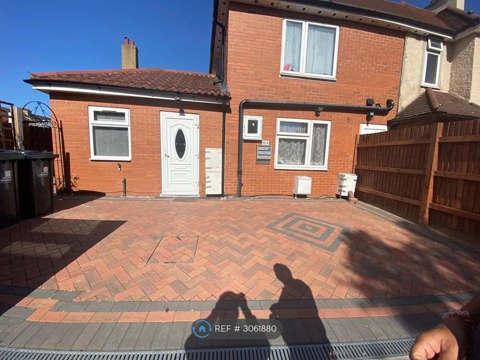 Property photo 1 of 6 Front Of Flat View