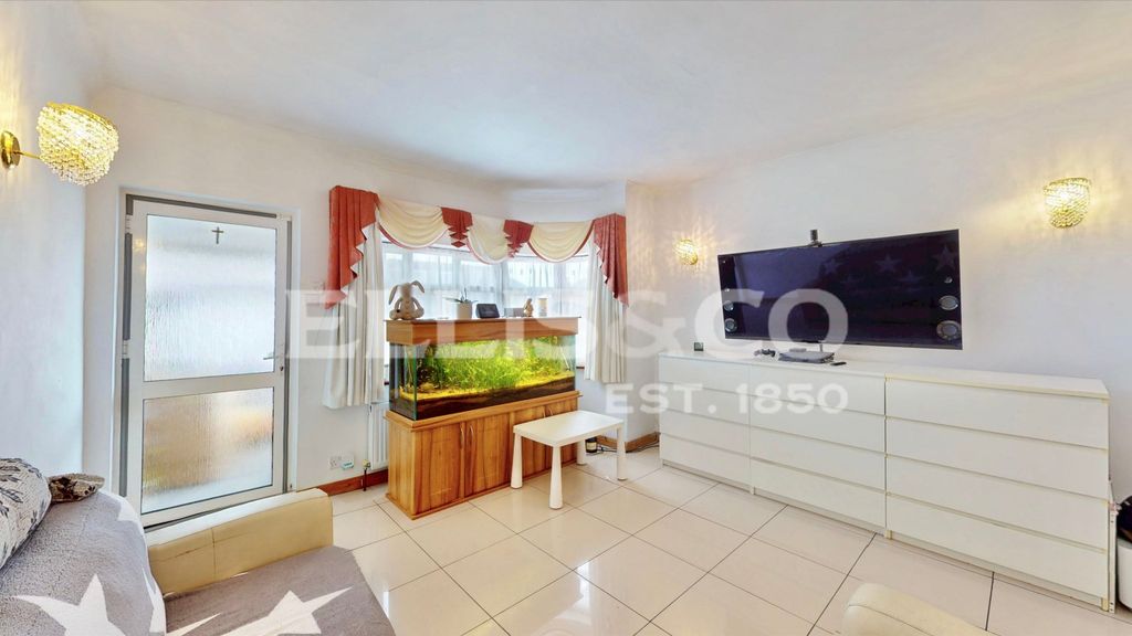 Property photo 3 of 31 Picture No. 32