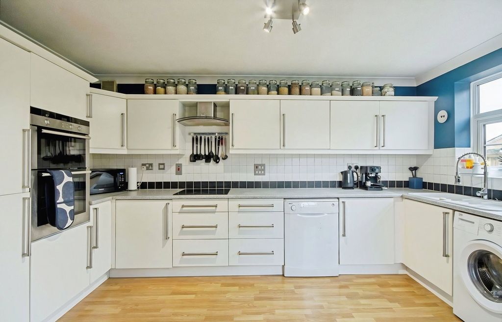 Property photo 2 of 26