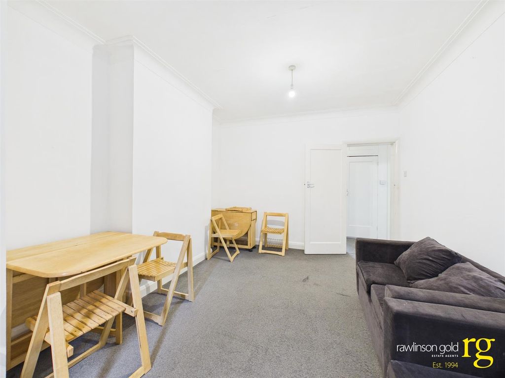 Property photo 3 of 10 Cam02900G0-Pr0320-Still003.Jpg