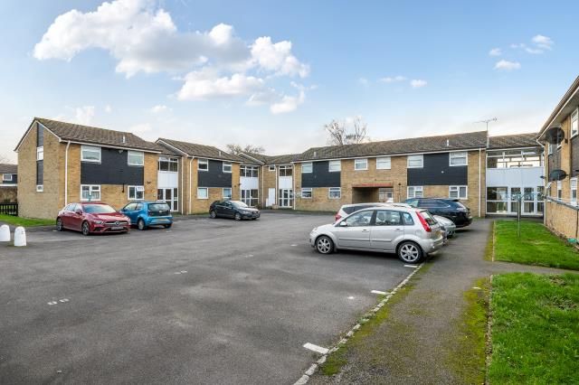 1 bed flat for saleRichens Drive, Carterton OX18 photo 4