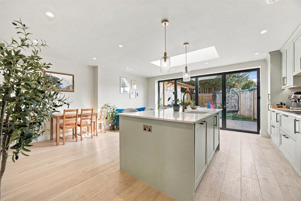 Property photo 2 of 18 Kichen