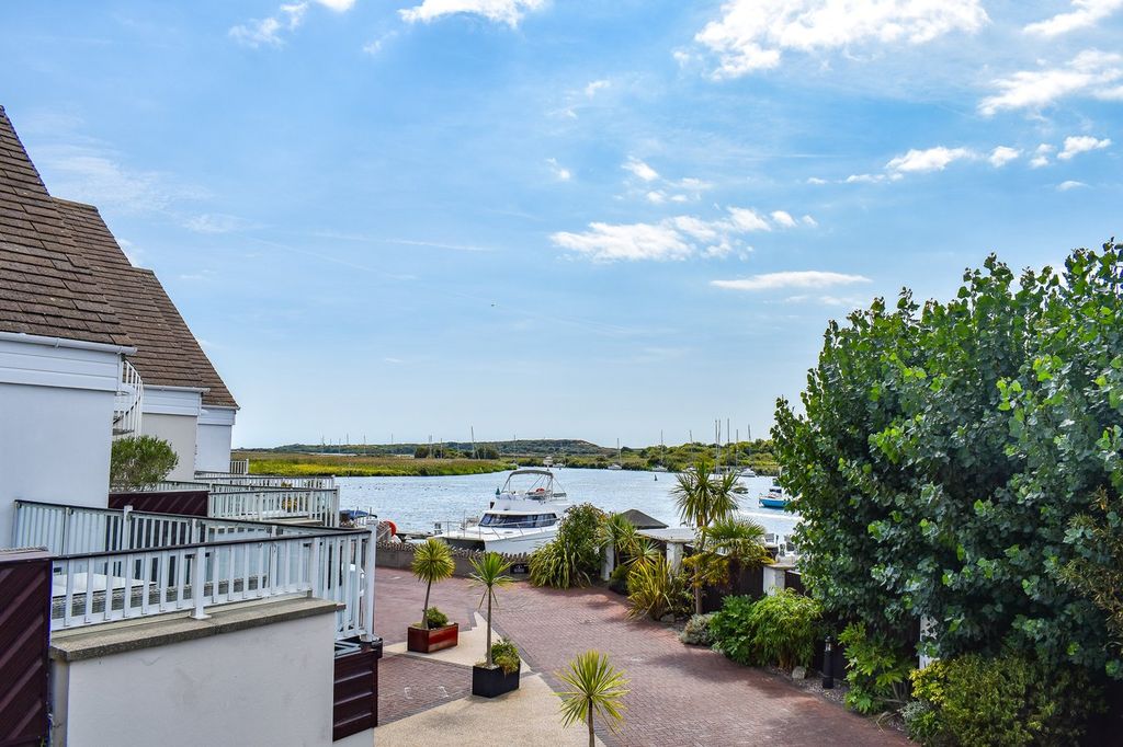 Property photo 3 of 22