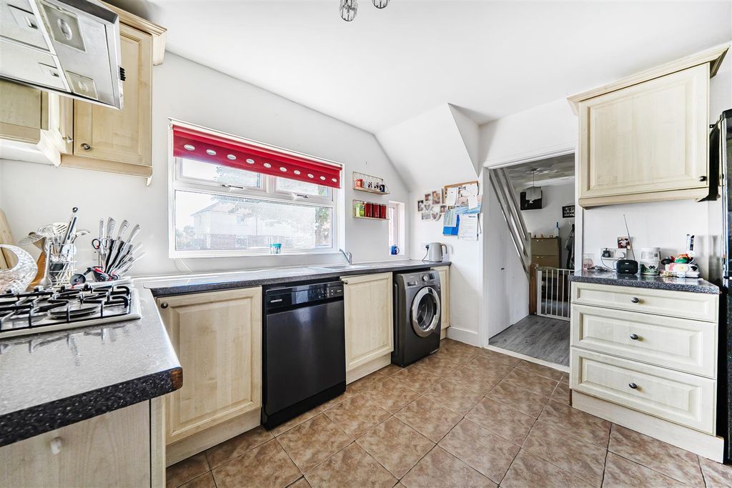 Property photo 3 of 18 Kitchen