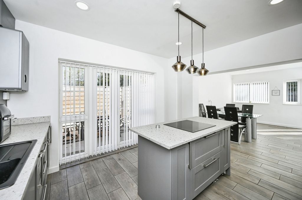 Property photo 3 of 21 Pbox-Img.Jpg