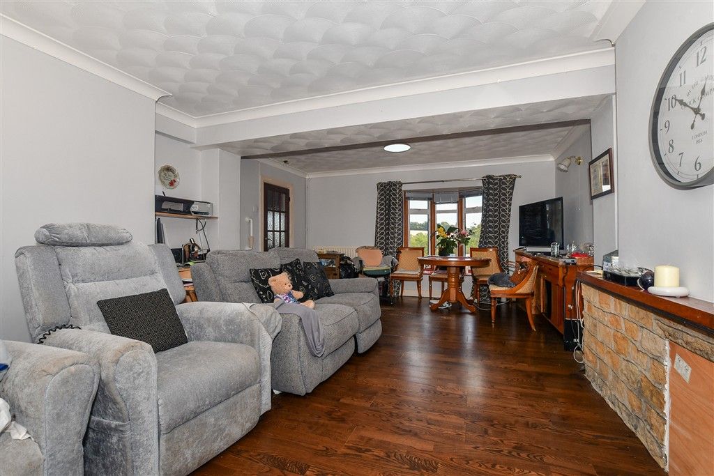 Property photo 3 of 25 Lounge