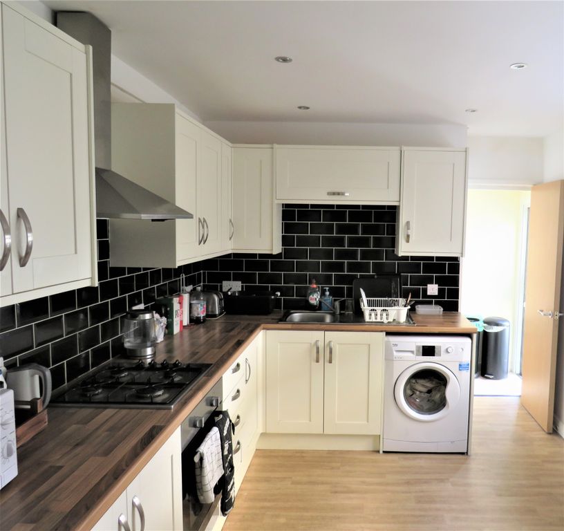 Property photo 1 of 2