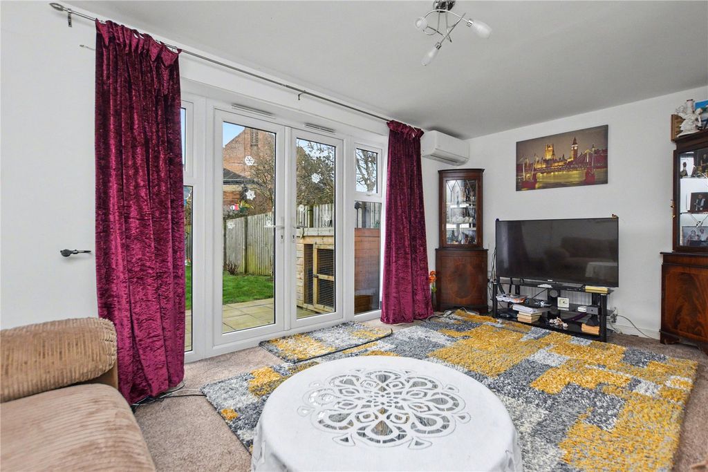 Property photo 2 of 15 Picture No. 11