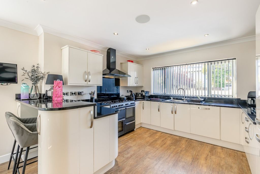 Property photo 3 of 47
