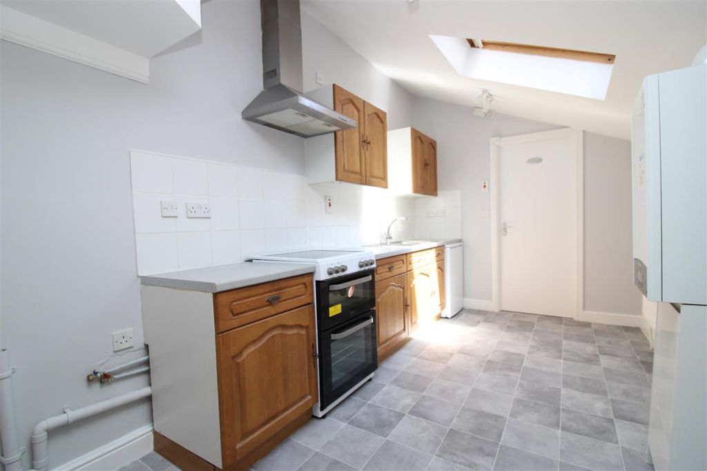 Property photo 3 of 5 Kitchen