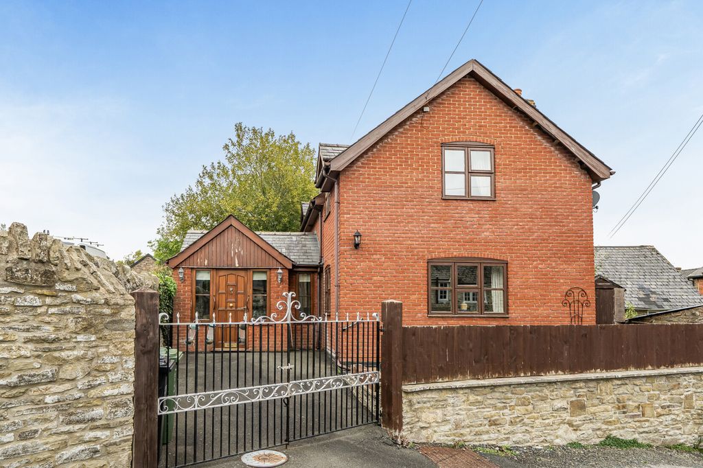 Property photo 1 of 18 External View