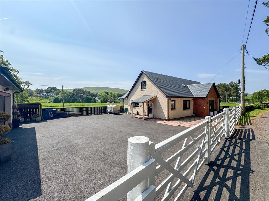 Property photo 1 of 71 External