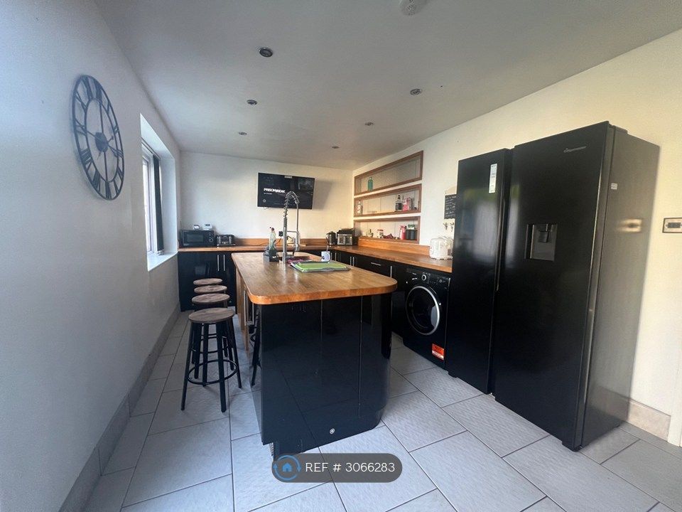 Property photo 1 of 9 Kitchen