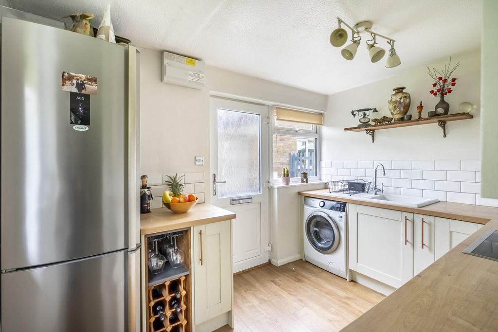 Property photo 3 of 12 Kitchen