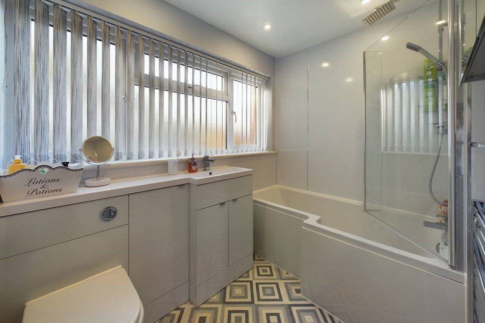 Property photo 2 of 10 Bathroom