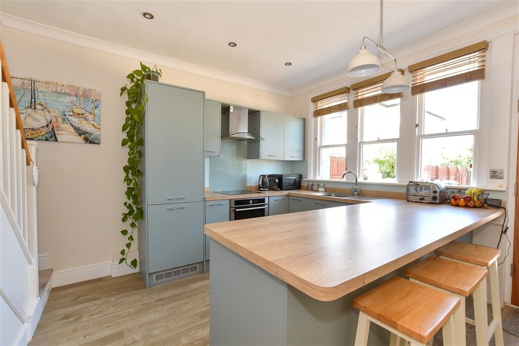 Property photo 3 of 19 Kitchen