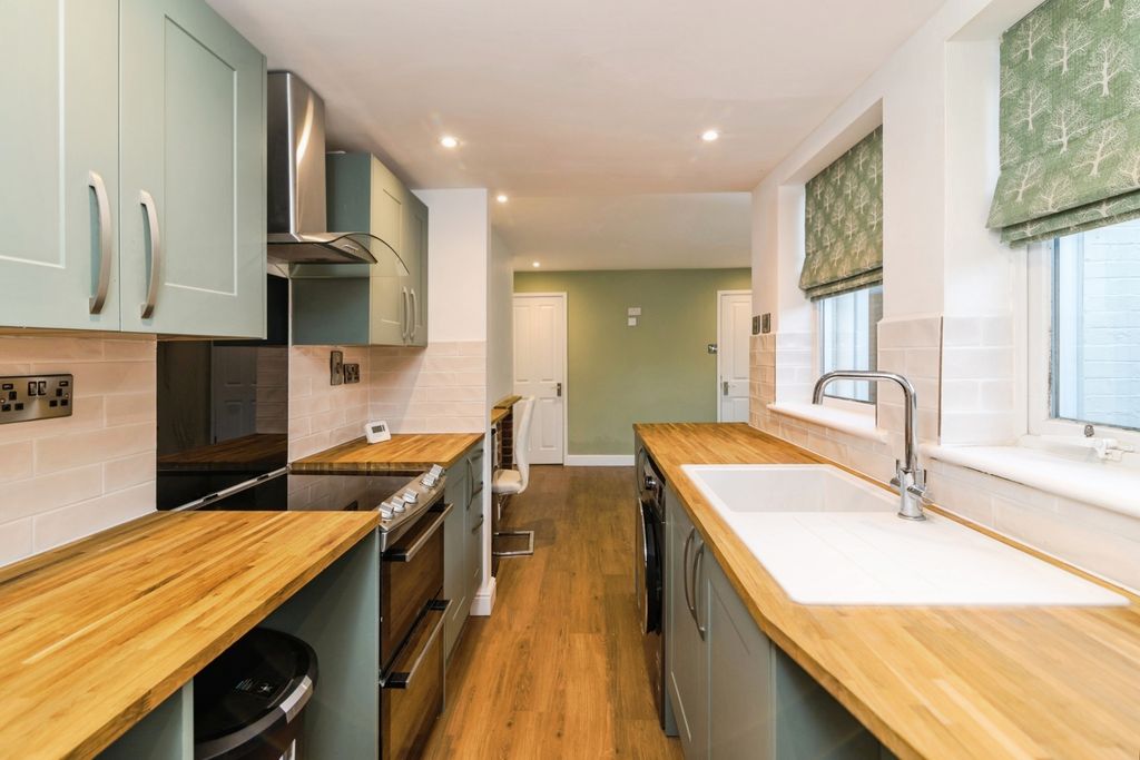Property photo 3 of 15 Kitchen