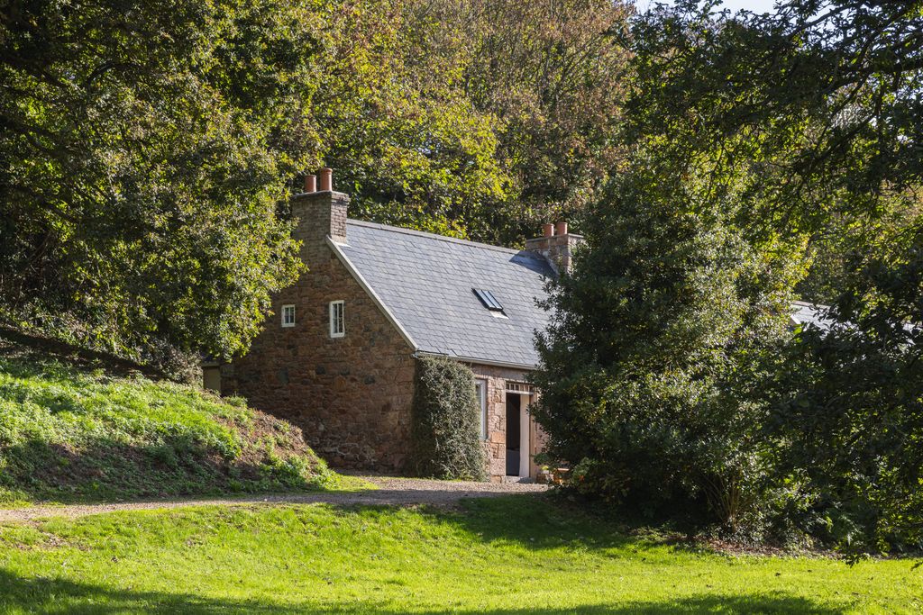 Property photo 1 of 20