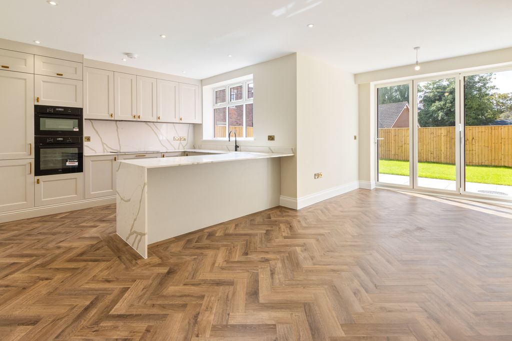 Property photo 2 of 20