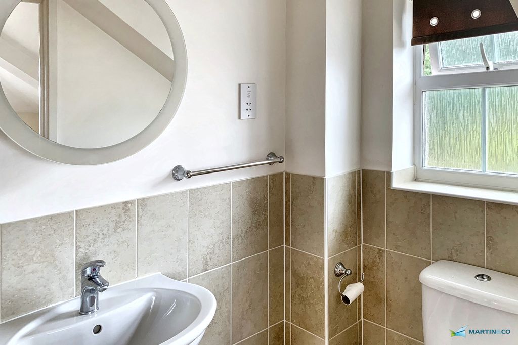 Property photo 3 of 8 En Suite