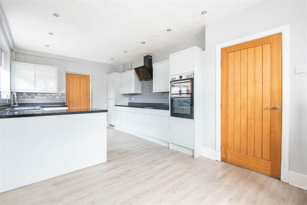 Property photo 2 of 21 Kitchen & Dining