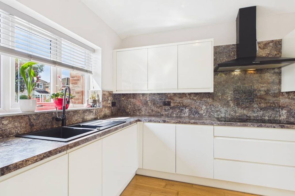 Property photo 2 of 17 Kitchen