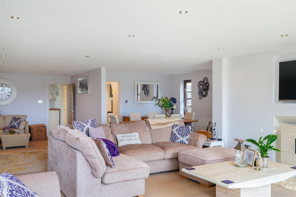 Property photo 3 of 36 Woodfield Hill, 18 (26).Jpg