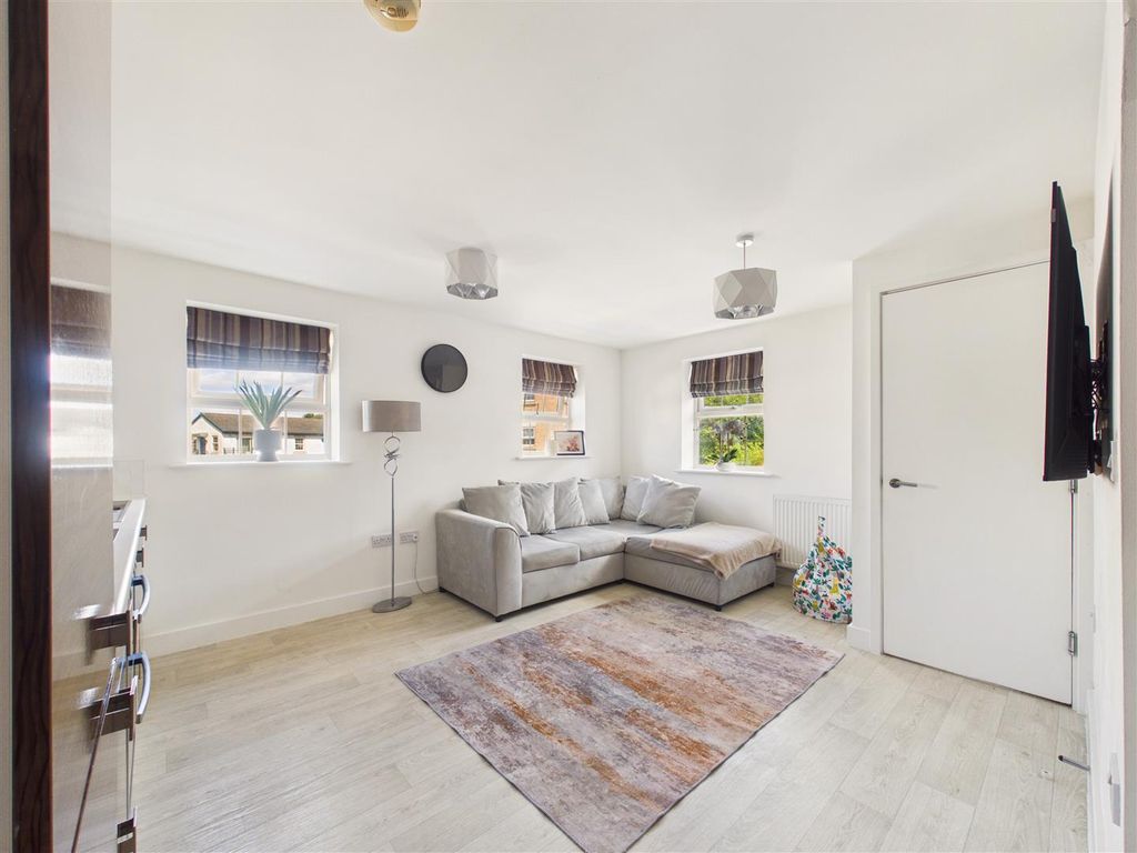 Property photo 3 of 9 Cam05451G0-Pr0187-Still003.Jpg