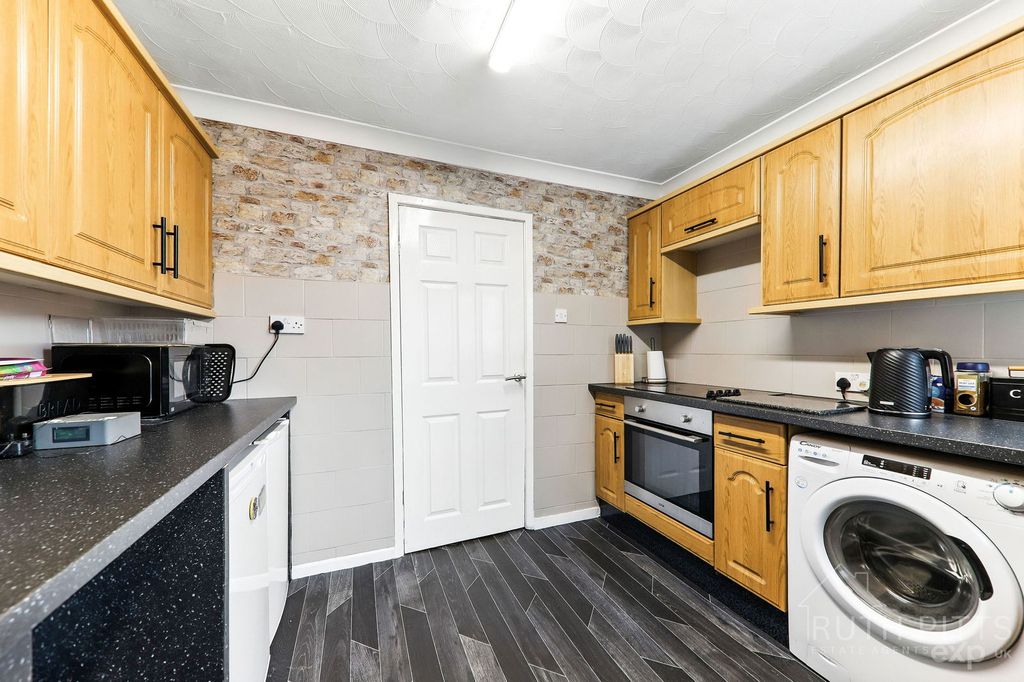 Property photo 2 of 22