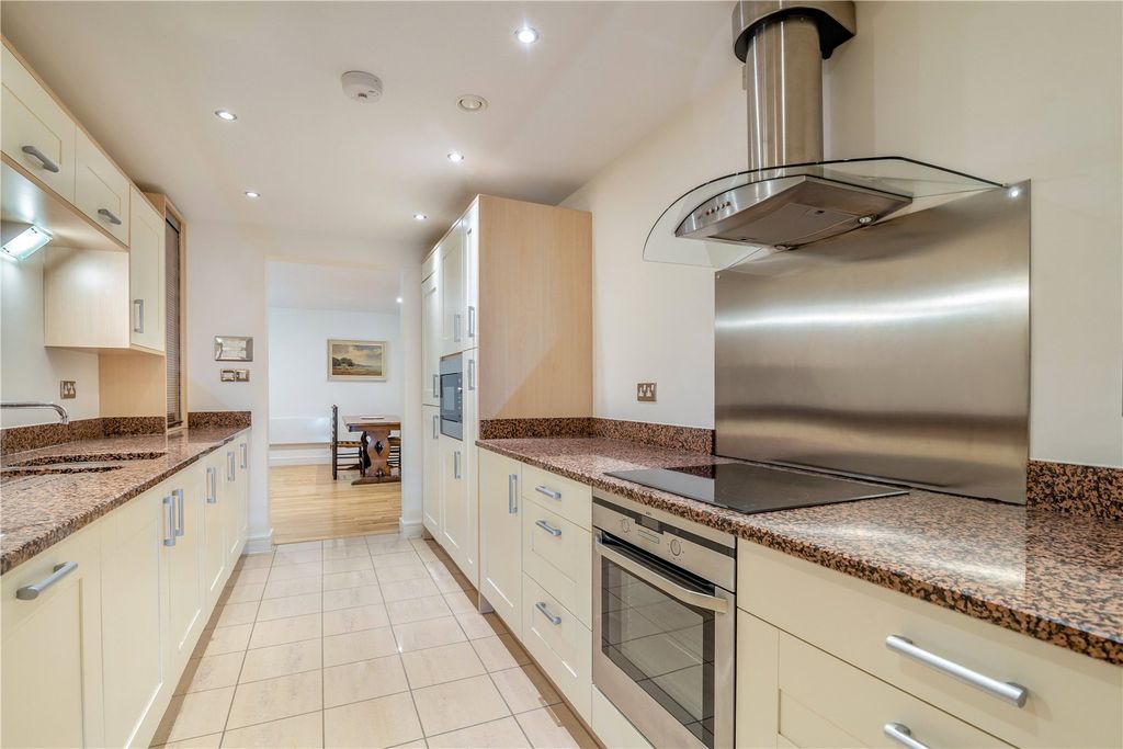 Property photo 3 of 17 Kitchen