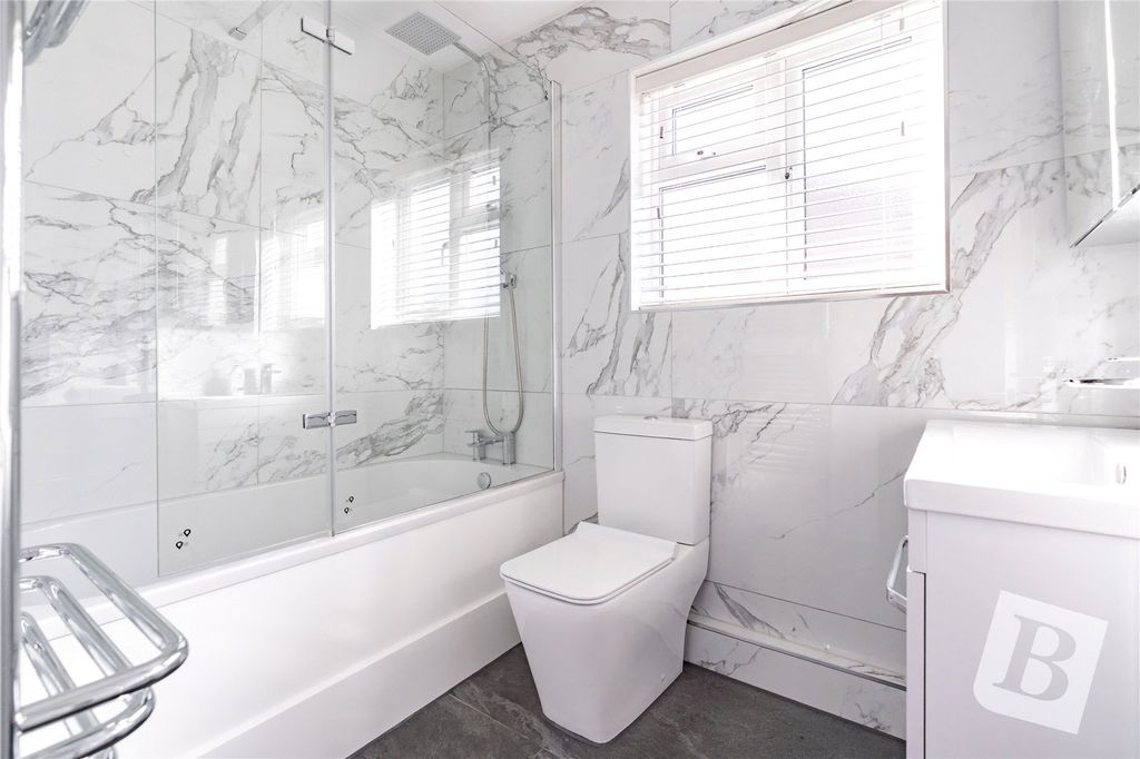 Property photo 3 of 21 Bathroom