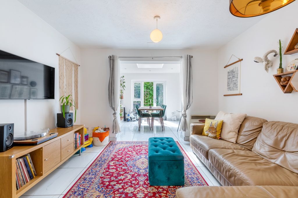 Property photo 3 of 8