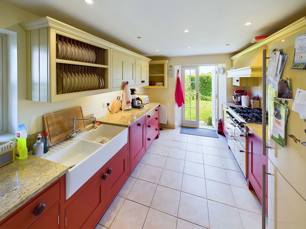 Property photo 3 of 11 Gallery