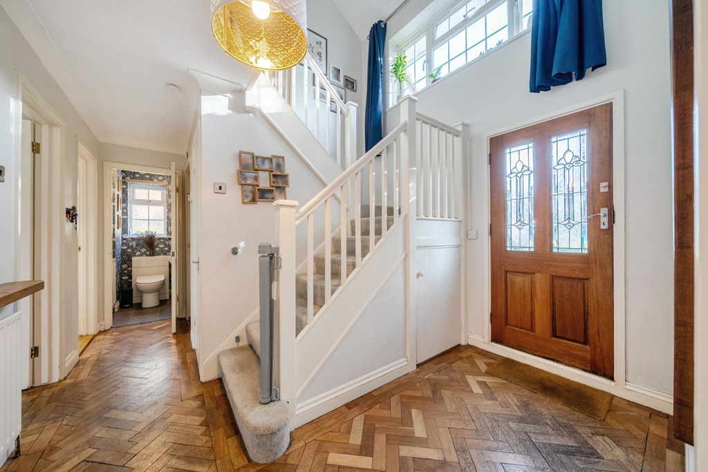 Property photo 2 of 21 1414762-18-699446...