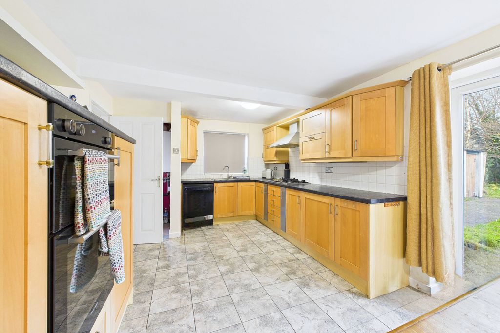 Property photo 3 of 10 Dining Kitchen