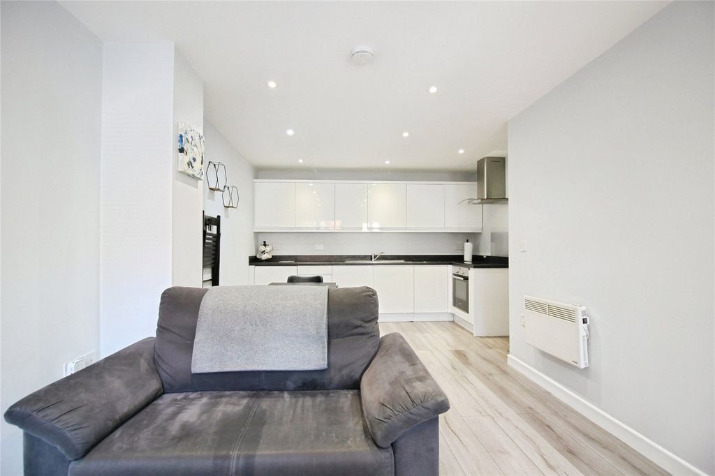 Property photo 3 of 7 Picture No. 24