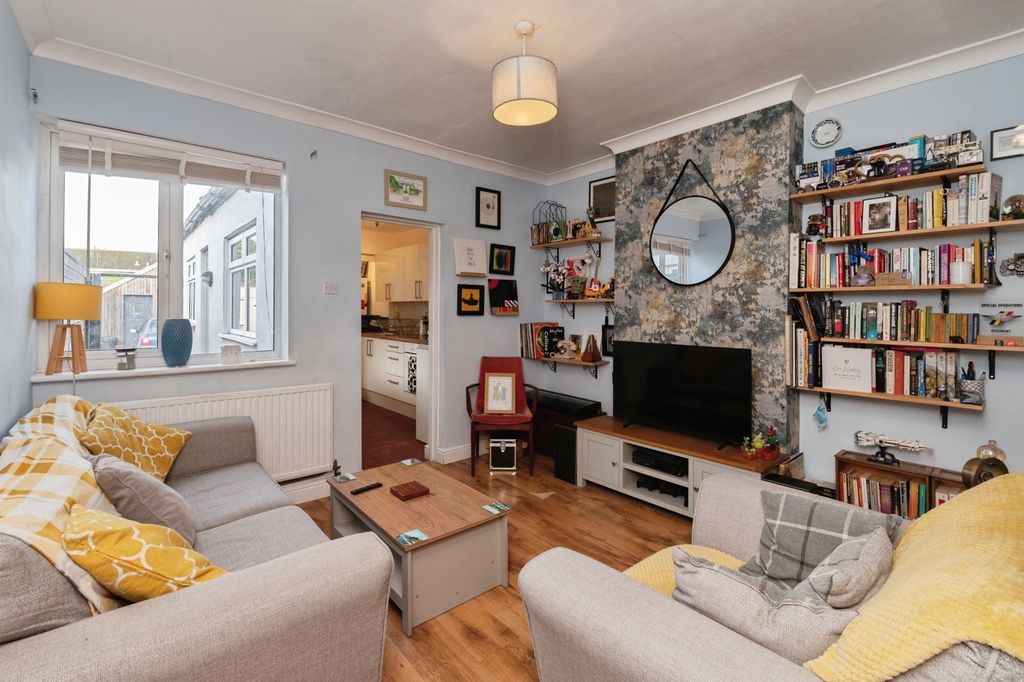 Property photo 2 of 18 Reception Room