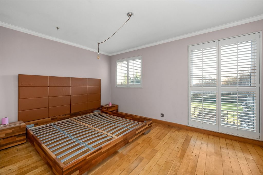 Property photo 3 of 10 Bedroom